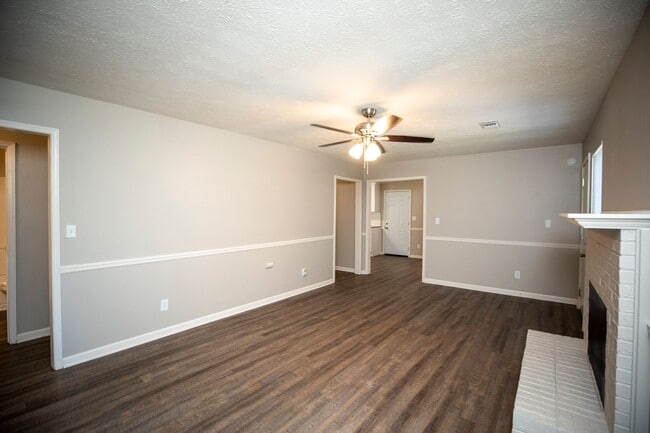 Building Photo - ** 3 Bed 2 Bath located off Wares Ferry rd...