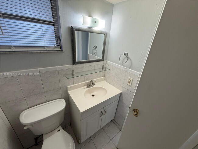 Building Photo - 310 Fontainebleau Blvd