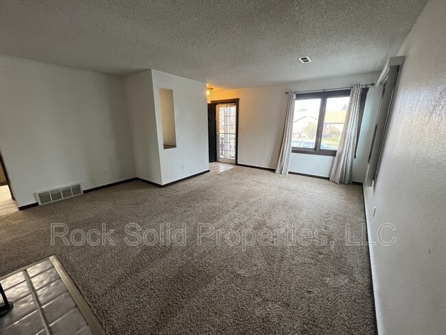 Building Photo - 3061 Reed Ave