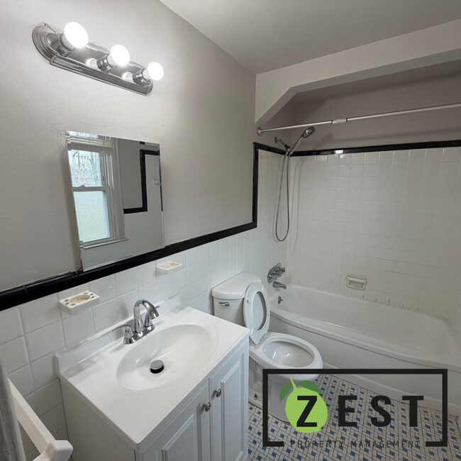 Building Photo - 18675 Meyers Rd