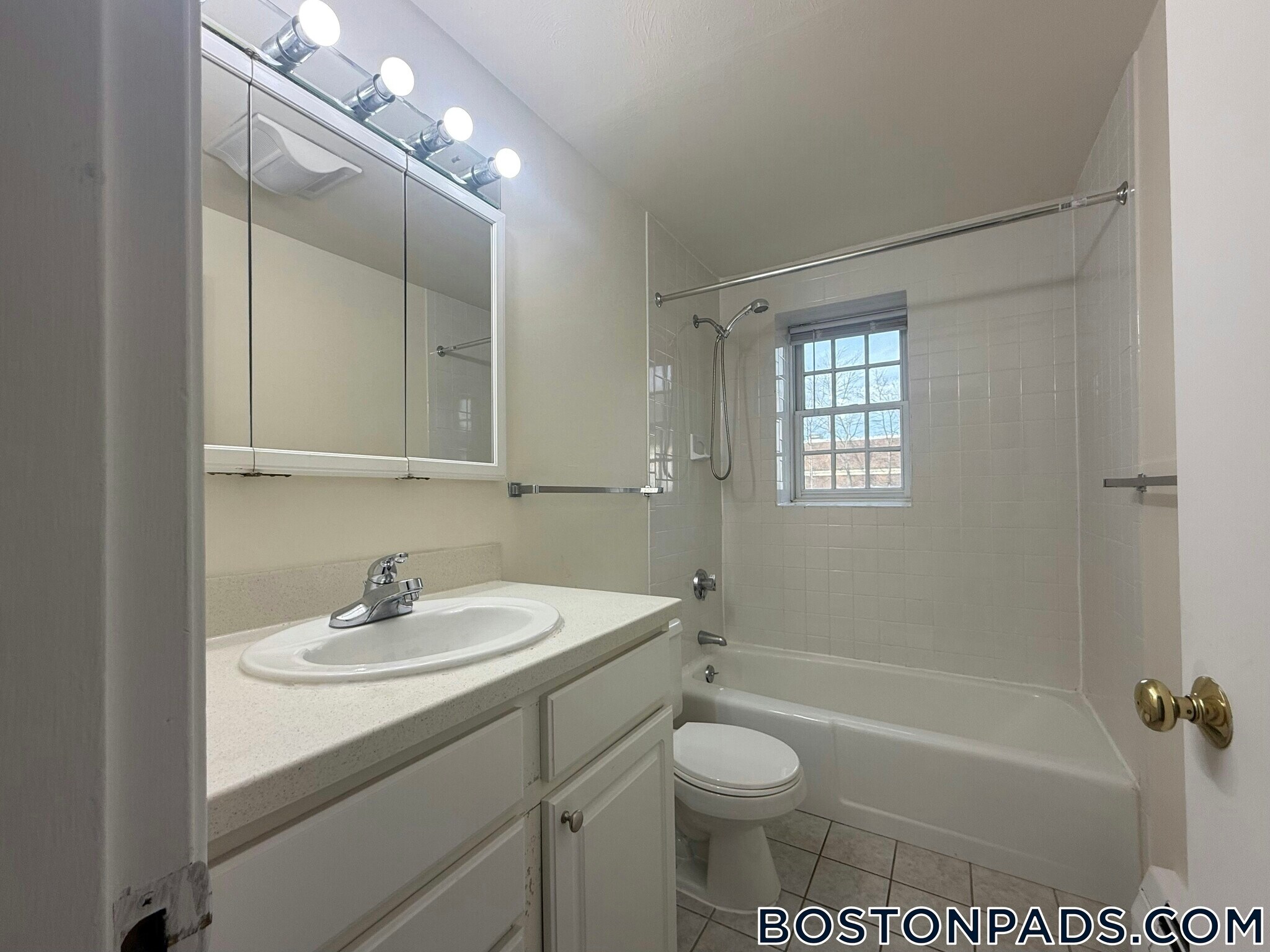 Building Photo - 36 Worthen Rd E