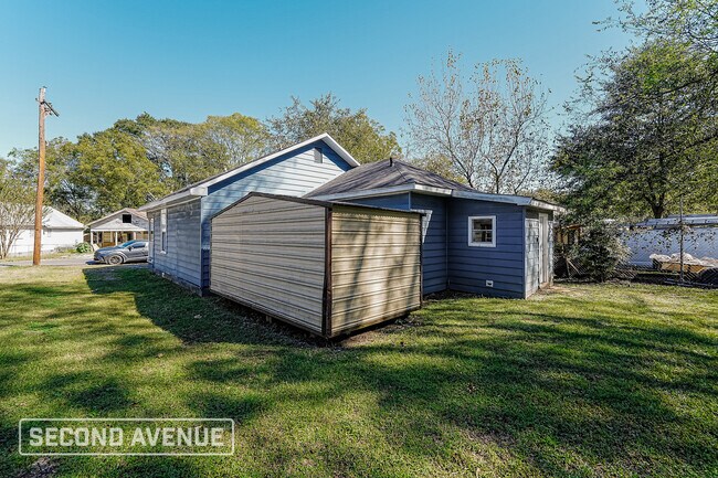 Building Photo - 544 7th St S