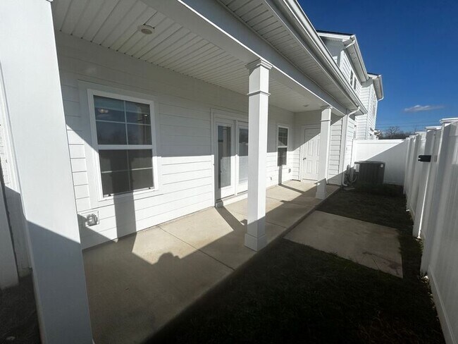 Building Photo - 1904 Bethpage Dr
