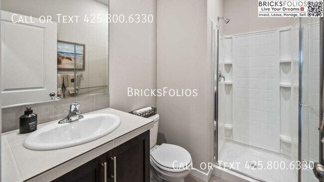 Building Photo - Inviting Home in Port Orchard with a Perfe...