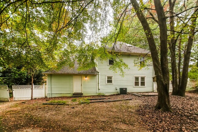 Building Photo - 2130 Grayfield Dr
