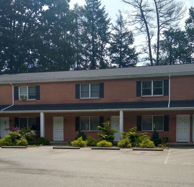 Building Photo - Tanglewood Apartments
