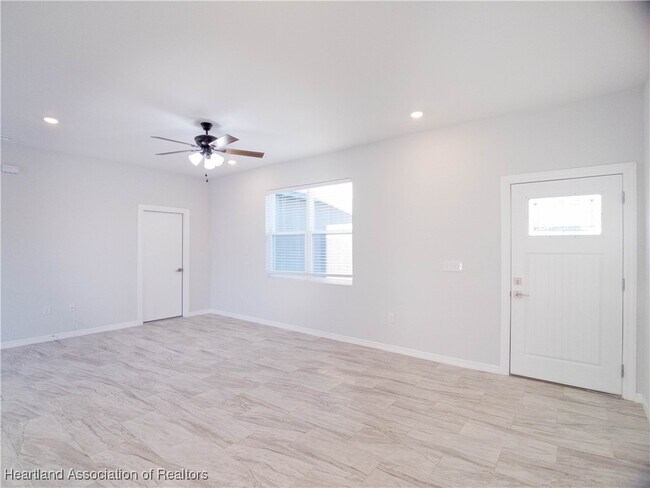 Building Photo - 1456 Kyra Ave