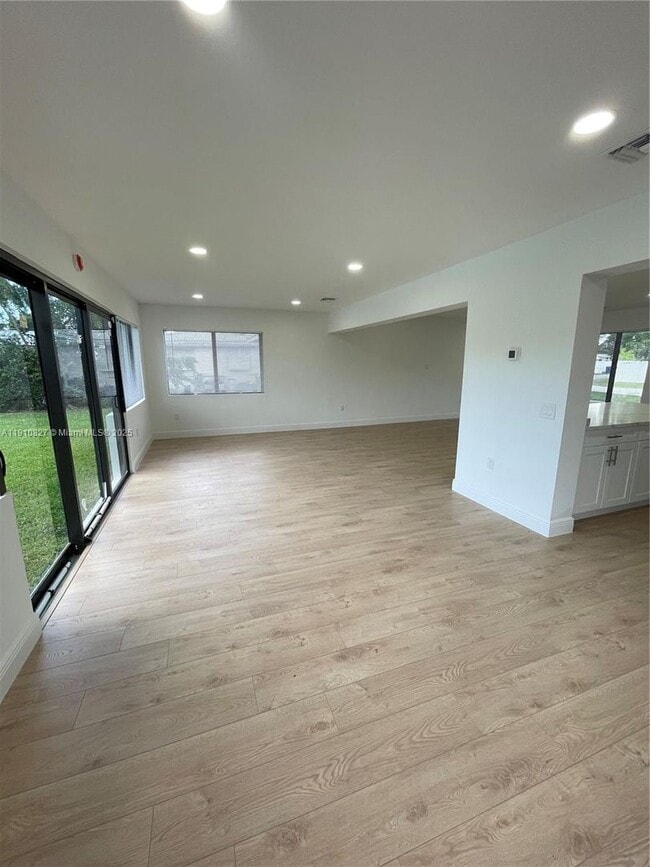 Building Photo - 317 N 31st Ave