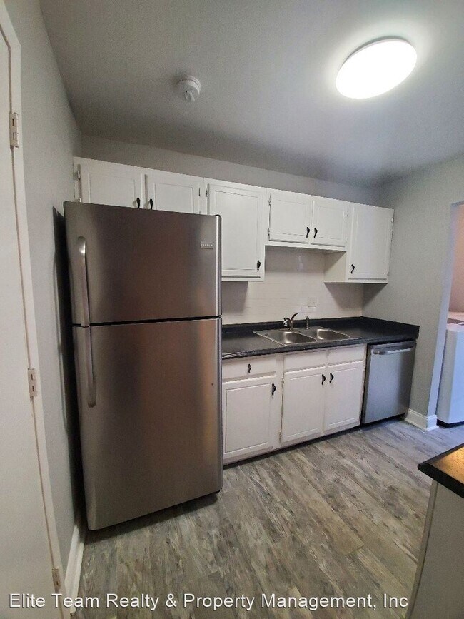 Building Photo - 2 br, 1.5 bath House - Cemetery St 309 Unit D