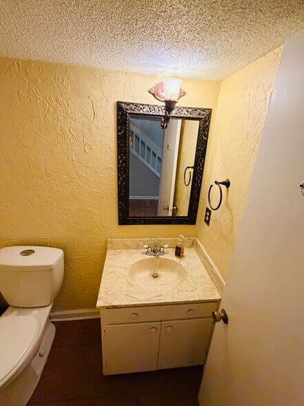 Building Photo - 5977 Dixon Dr