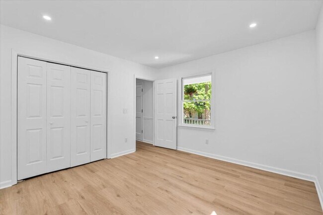 Building Photo - 120 Arcaro Dr
