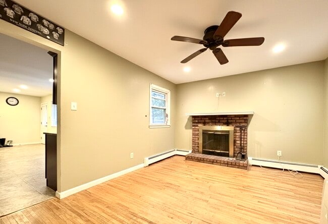 Building Photo - 2 Huber Pl