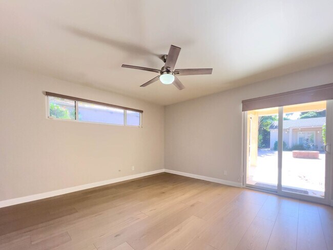 Building Photo - 15424 Camarillo St