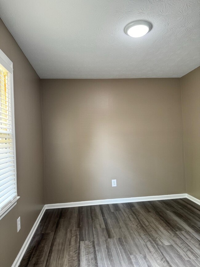 Building Photo - 222 Beechwood Dr