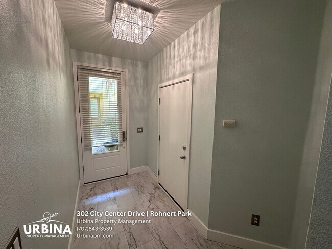 Building Photo - Modern 3-Bedroom Townhome in the Heart of ...
