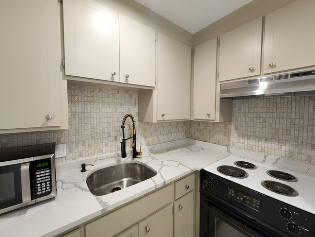 Kitchen - 780 Willard St