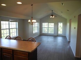 Building Photo - 164 Cozy Ct