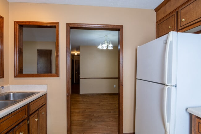 Building Photo - 303 6th Ave