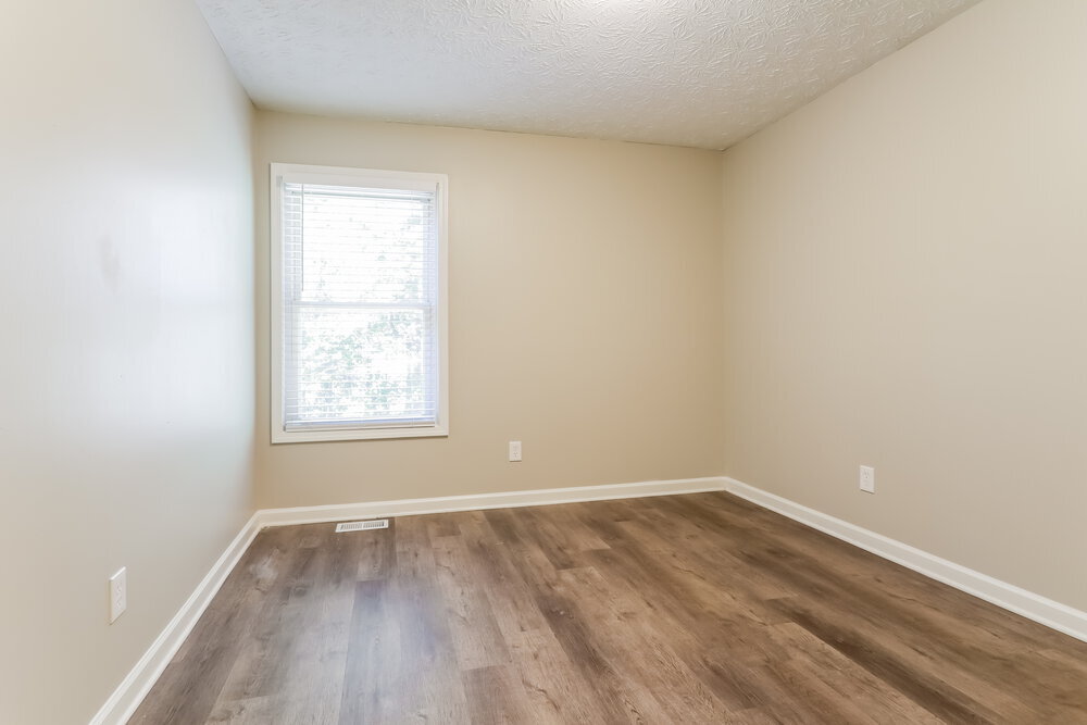 Building Photo - 350 Paris Dr