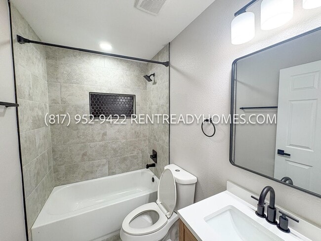 Building Photo - 1416 Fairbanks St