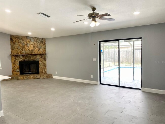 Building Photo - 8433 Somerset Dr