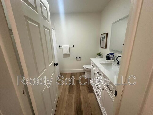 Building Photo - 156 W High St