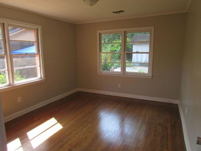 Building Photo - Close to Downtown Sumter