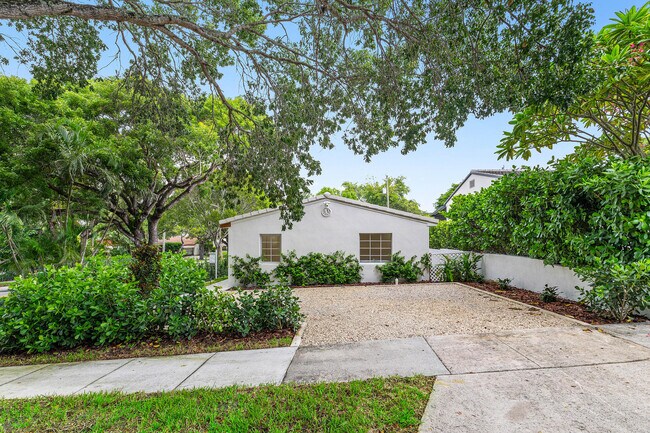 Building Photo - 2330 Lake Ave