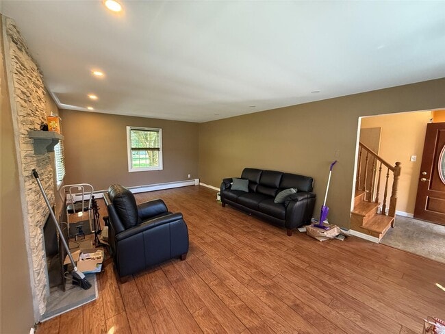 Building Photo - 7 Manor Ln