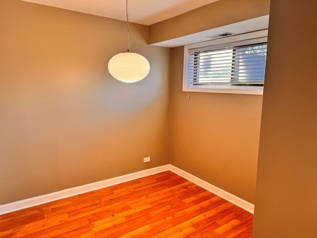 Building Photo - 2212 Country Club Dr