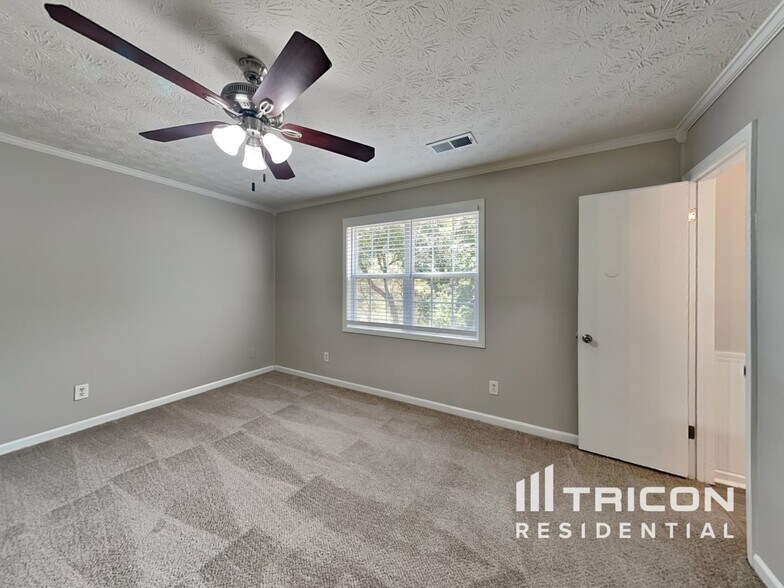 Building Photo - 4073 Red Laurel Way SW