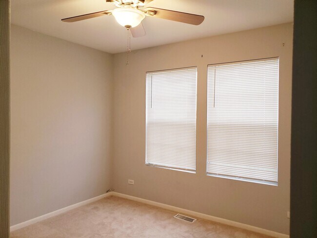 Building Photo - 292 Waterbury Cir