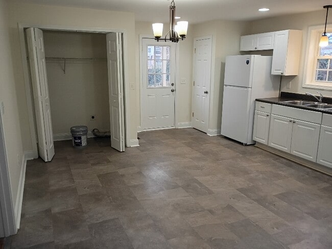 Building Photo - 403 Fair St