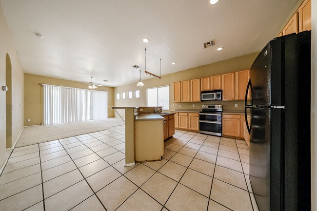 Building Photo - Charming 4BD, 2BA home in Chandler!