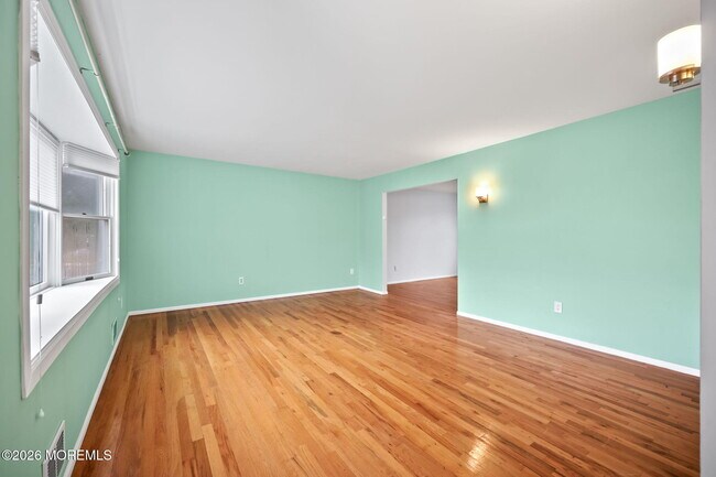 Building Photo - 11 Applebey St