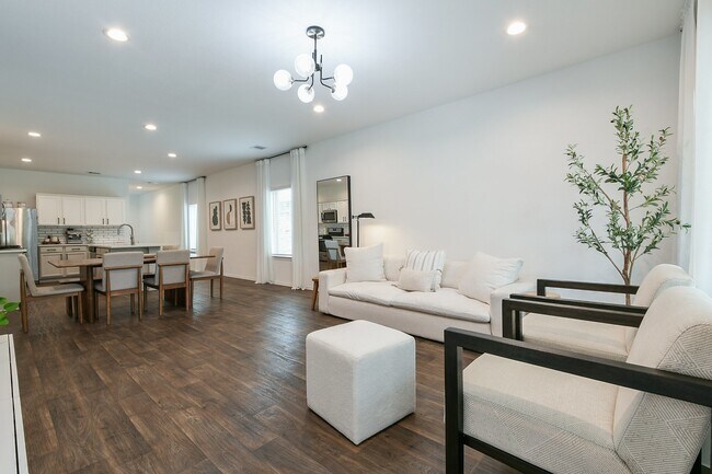 Building Photo - 22430 Forest Gorge Ln