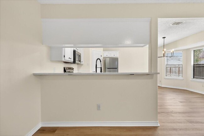 Building Photo - 4453 Lake George Dr