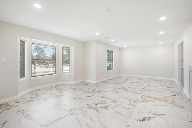 Building Photo - 7711 Antoine Dr
