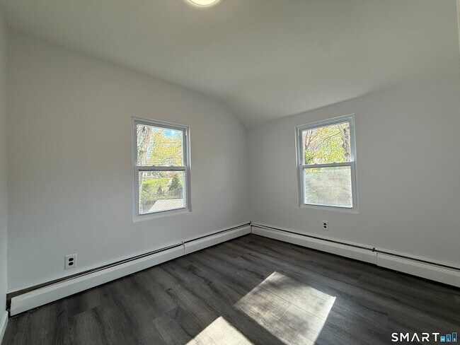 Building Photo - 218 Melville Ave