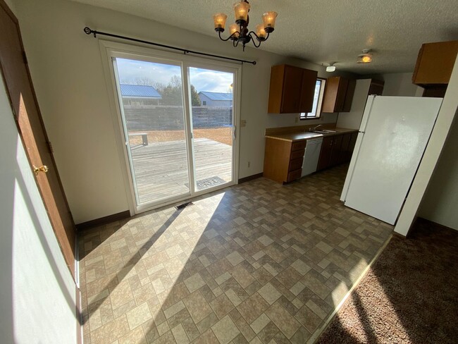 Building Photo - Cozy 3 Bedroom 1 Bath Home with Large Yard & 1 Car Attached Garage