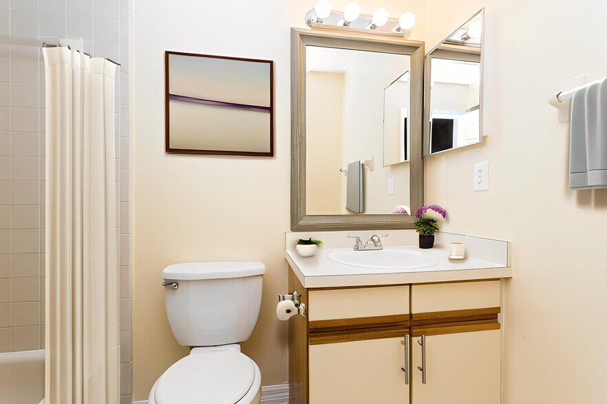 Building Photo - 605 Royalty Ct