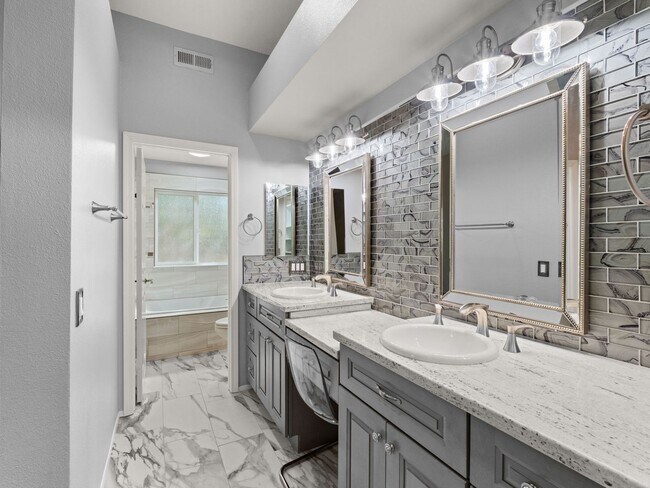 Building Photo - 5911 Rio Valle Dr