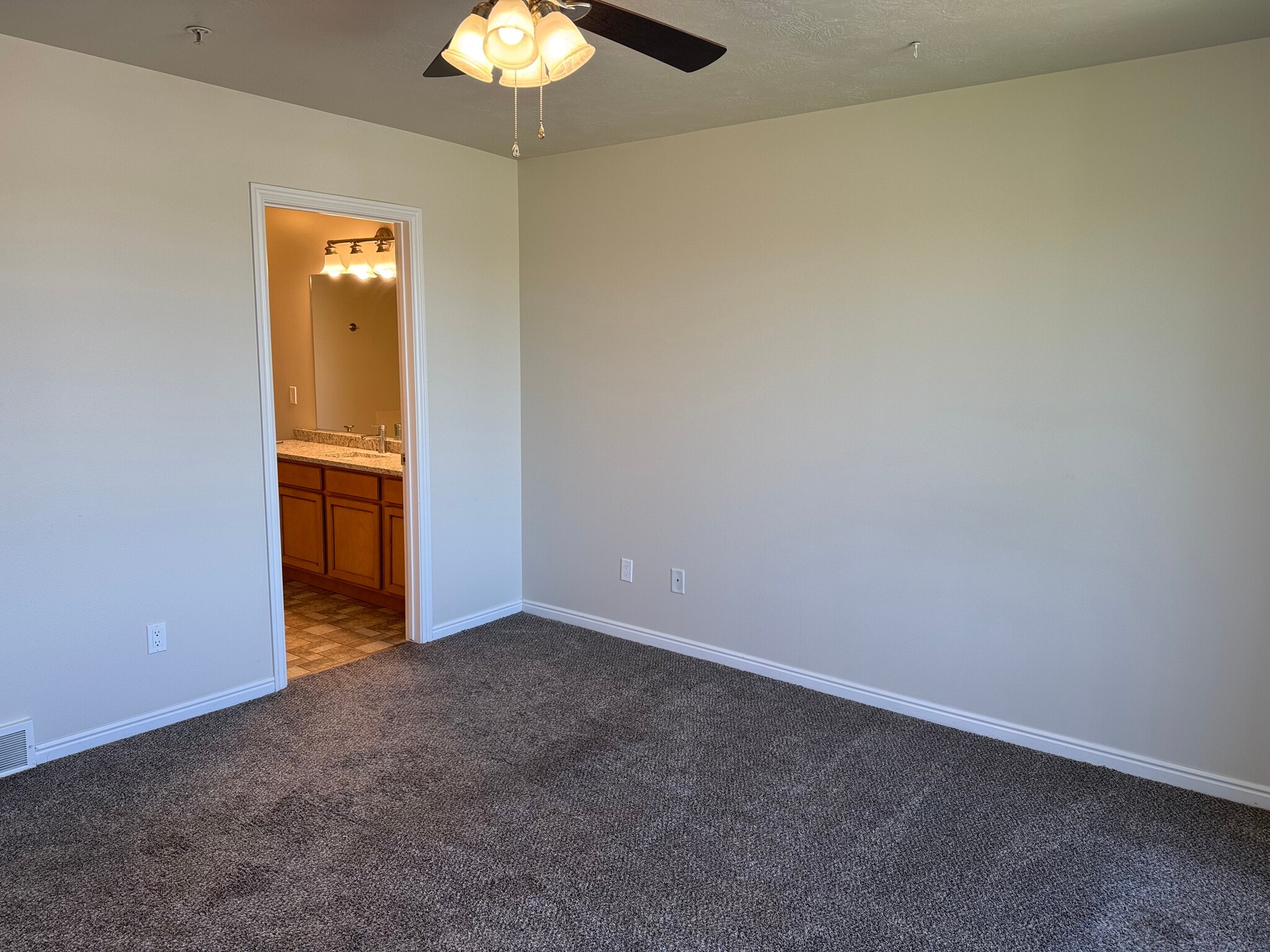 Building Photo - 908 N Shepard Creek Pky