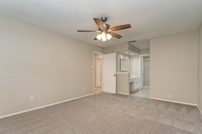 Building Photo - 2311 Lawnmeadow Dr