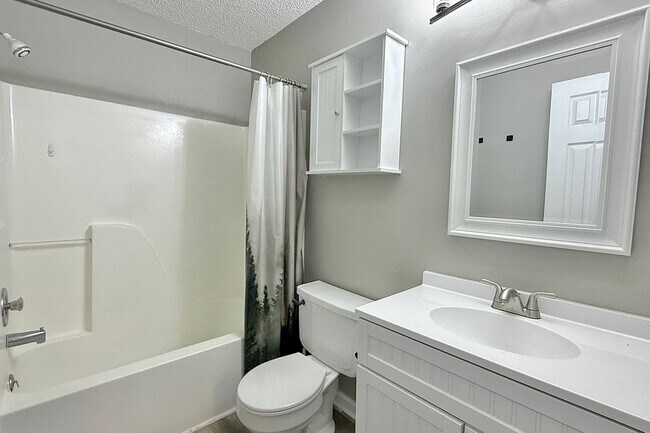 Building Photo - 1233 Riyadh Rd