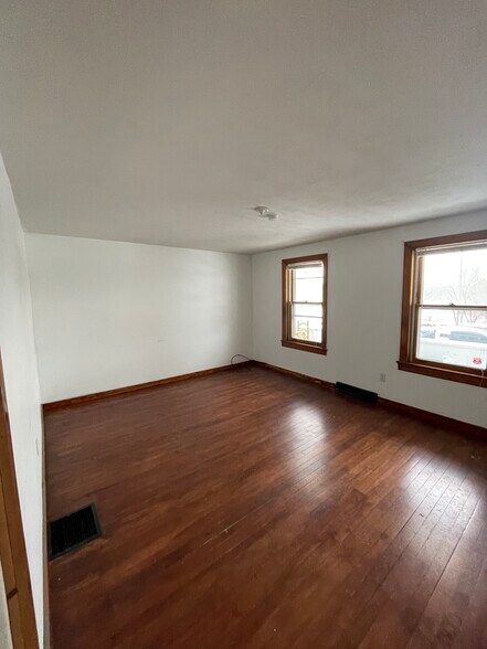 Living Room - 119 N Wilbur Ave