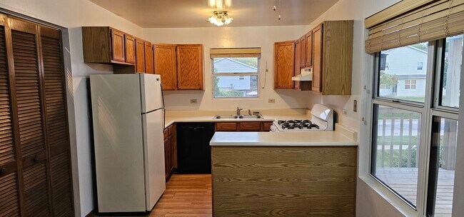 Building Photo - 301 Village Creek Dr
