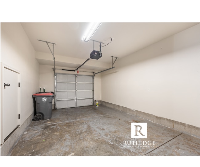 Building Photo - 3 bedroom 2 1/2 bath, 1245 sq. ft., townho...