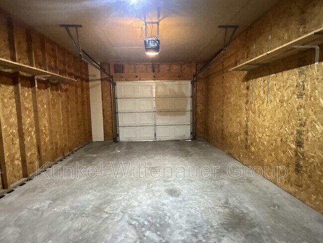 Building Photo - 611 Carol Ann Dr