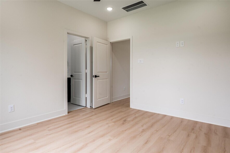 Building Photo - 8132 Brandon St